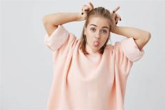 舌头尖的女人代表什么