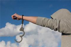 做梦被警察抓捕预兆