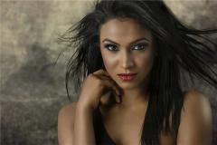 梦见眉毛长得又黑又长