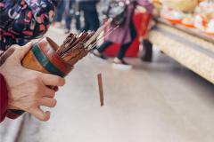女人梦见自己去算命