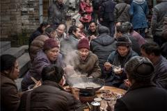 梦见很多人在一起吃酒席